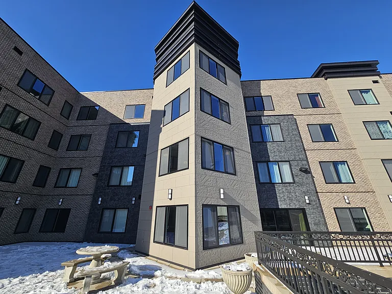 115 Bruen — Photo 3
