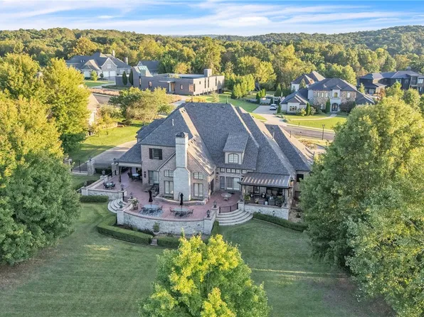 5498 Clear Creek Blvd, Fayetteville, AR 72704