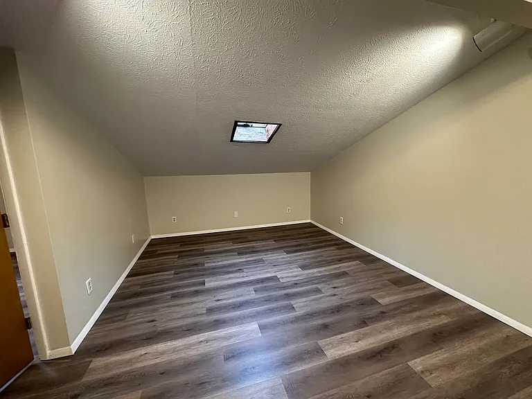227 N Dicks St — Photo 24