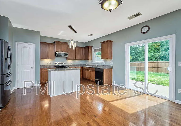 218 Marefair Ln — Photo 8