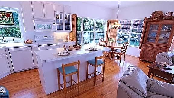 2nd image of 421 Hamden Dr #Penthouse