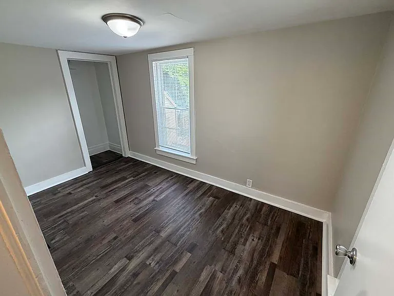 302 Glen St — Photo 11