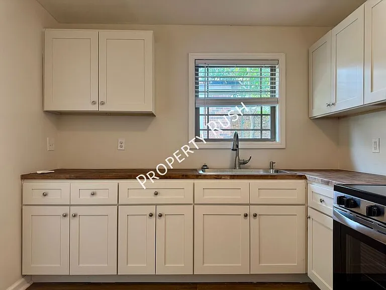 1718 Portland St #A — Photo 9