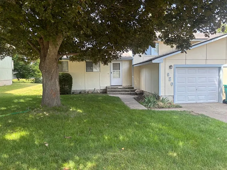 618-20 S Century Ct — Photo 1