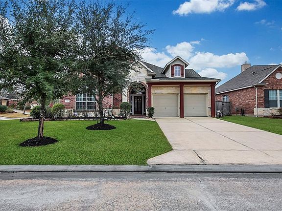 Private Corner Lot on a Cul De Sac Street overlooking a Wooded Greenbelt