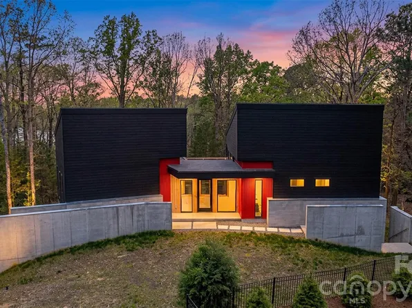 386 Squirrel Ln, Clover, SC 29710