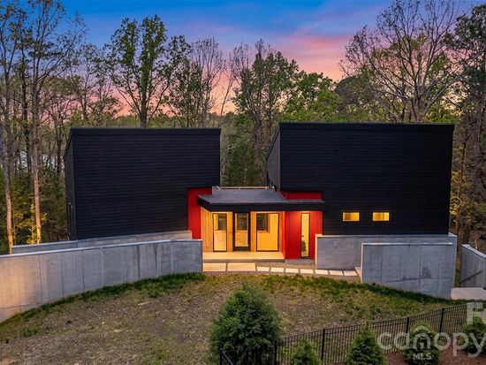 386 Squirrel Ln, Clover, SC 29710