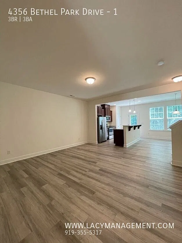 3 bed, 2.5 bath, 1742 sqft, $1,845 — Photo 2