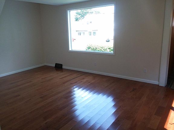 4th image of 617 Helen St #1