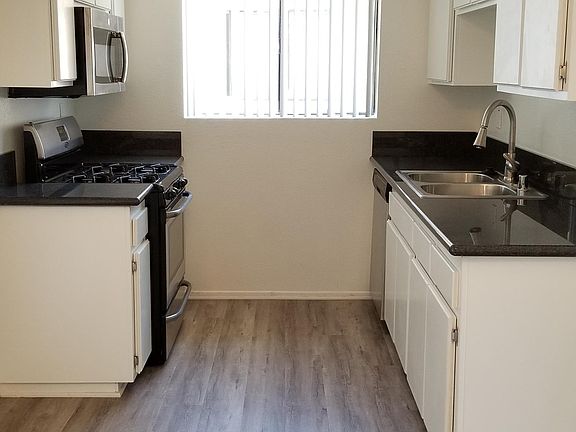3rd image of 4862 W 118th Pl APT 8