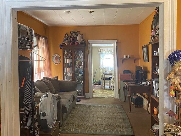4th image of 79 Walnut St