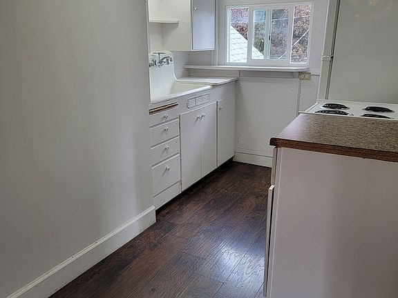 5th image of 209 N Madison St APT G