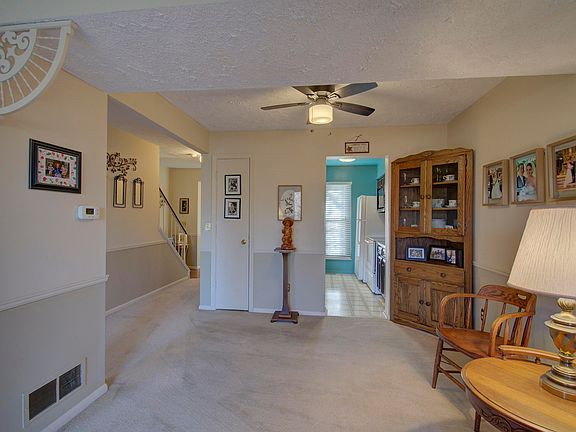 3rd image of 932 Dry Valley Ct
