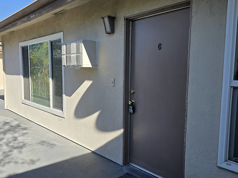 1204 N Wilton Pl #6 — Photo 2