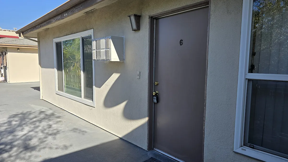 Building Photo - 1204 N Wilton Pl #6