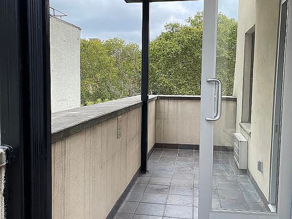 4th image of 329 Broome St #5