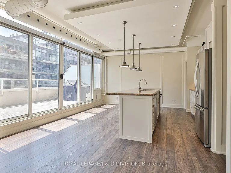 32 Stewart St #705 — Photo 9
