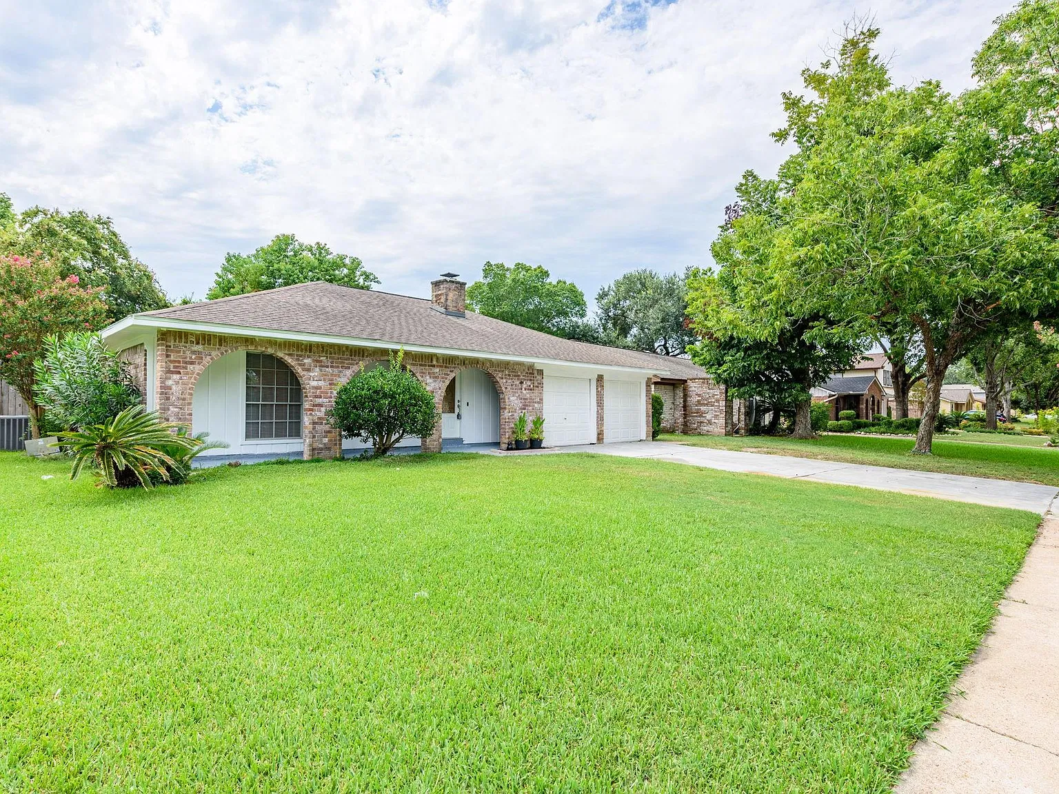 3 bed, 2.0 bath, 1513 sqft, $2,100 — Photo 4