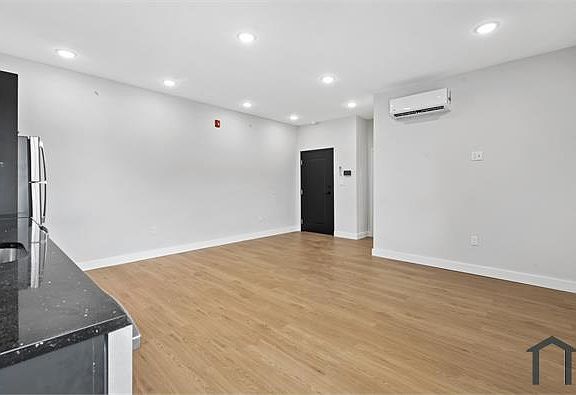 4th image of 5001 Frankford Ave #17