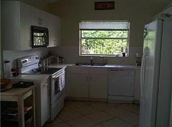 4th image of 715 Stanton Dr