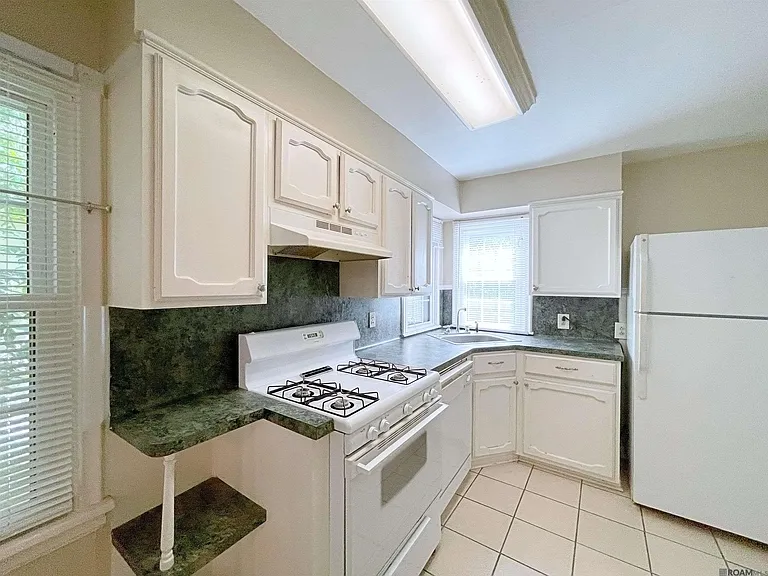927 Rittiner Dr — Photo 2