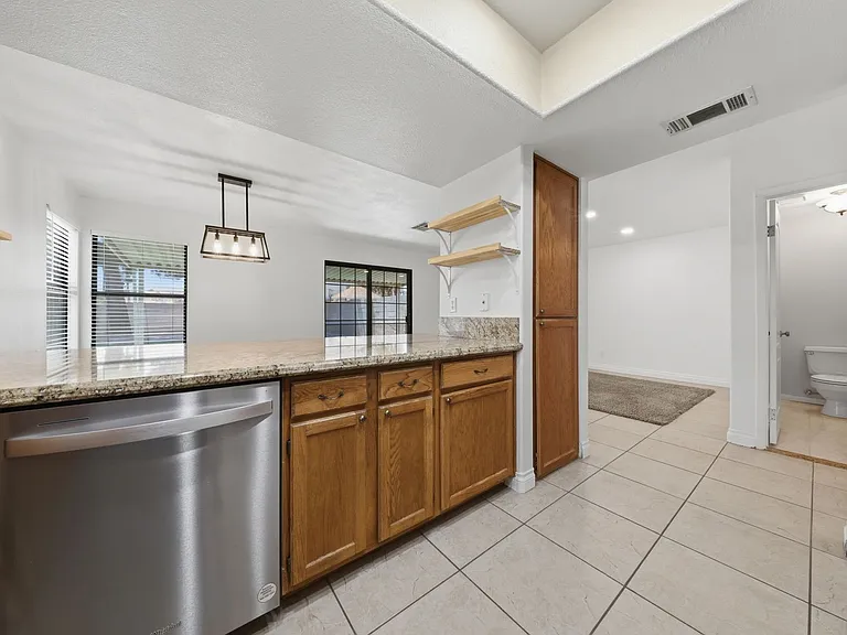 348 Faulkner Ct — Photo 14