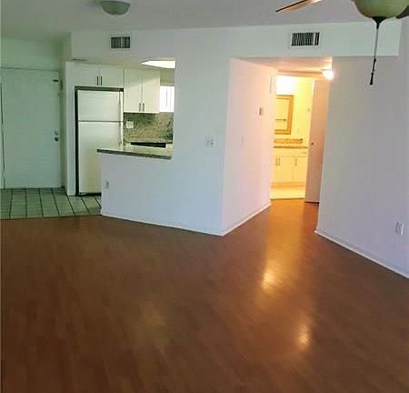 4th image of 8333 Lake Dr APT 403