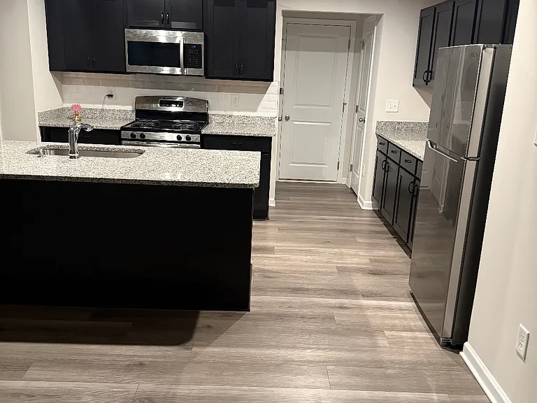 303 Lorraine Dr — Photo 6