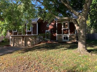 204 SE Bristol Dr, Lees Summit, MO 64063
