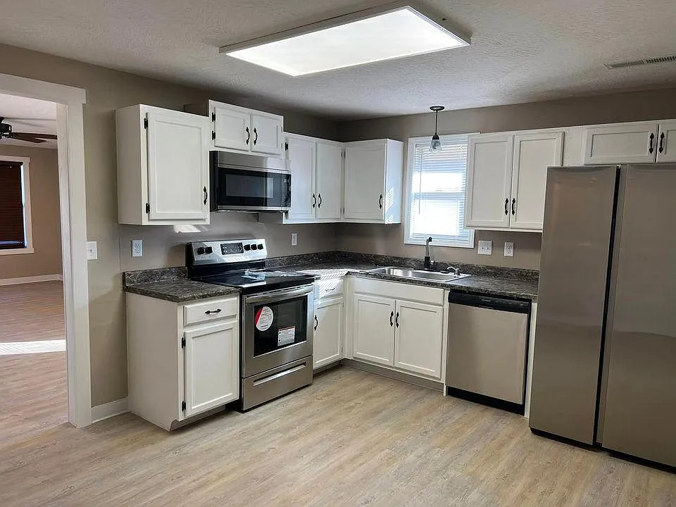 334 W Elm St — Photo 2