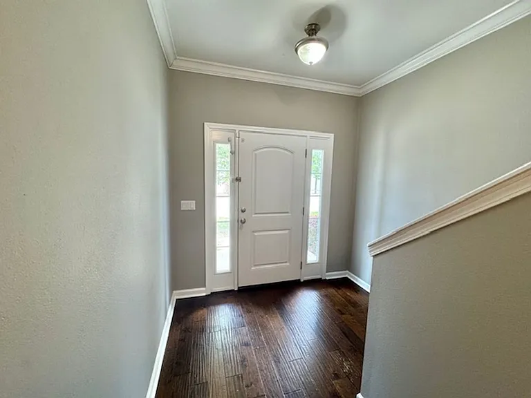 126 Farrah Ave — Photo 4