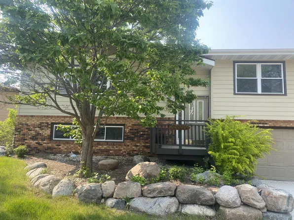 929 18th Ave NE, Aberdeen, SD 57401