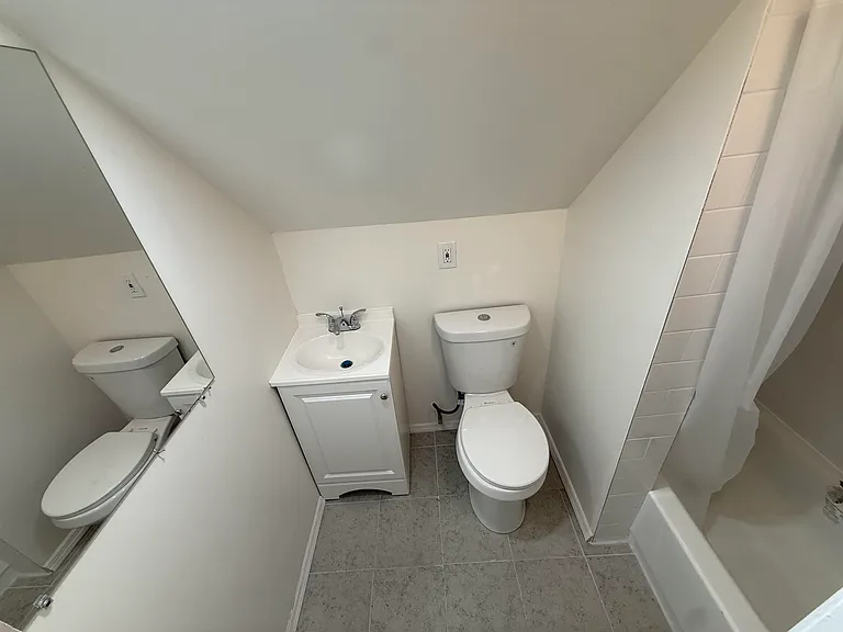 129 W 20th St #3 — Photo 17