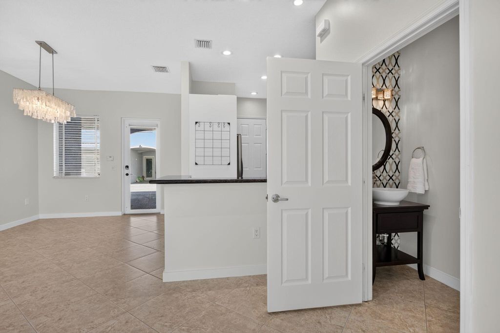 11 NE 20th Avenue, photo 9