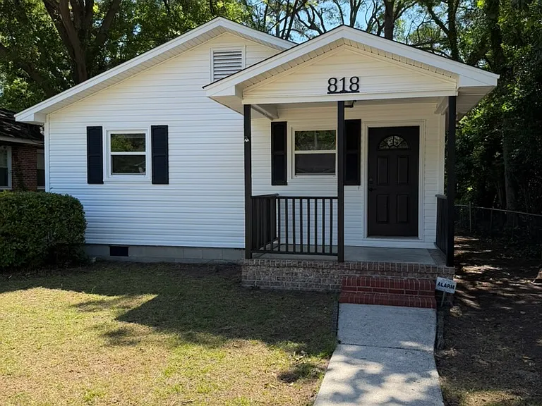 818 Lynwood Dr — Photo 1