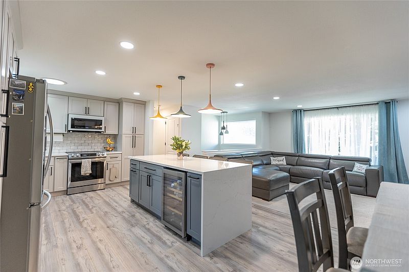 3rd image of 19114 130 Avenue SE