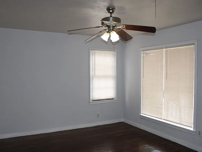 3208 S Harrison St — Photo 2