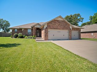 5740 E Gatehouse Dr, Strafford, MO 65757