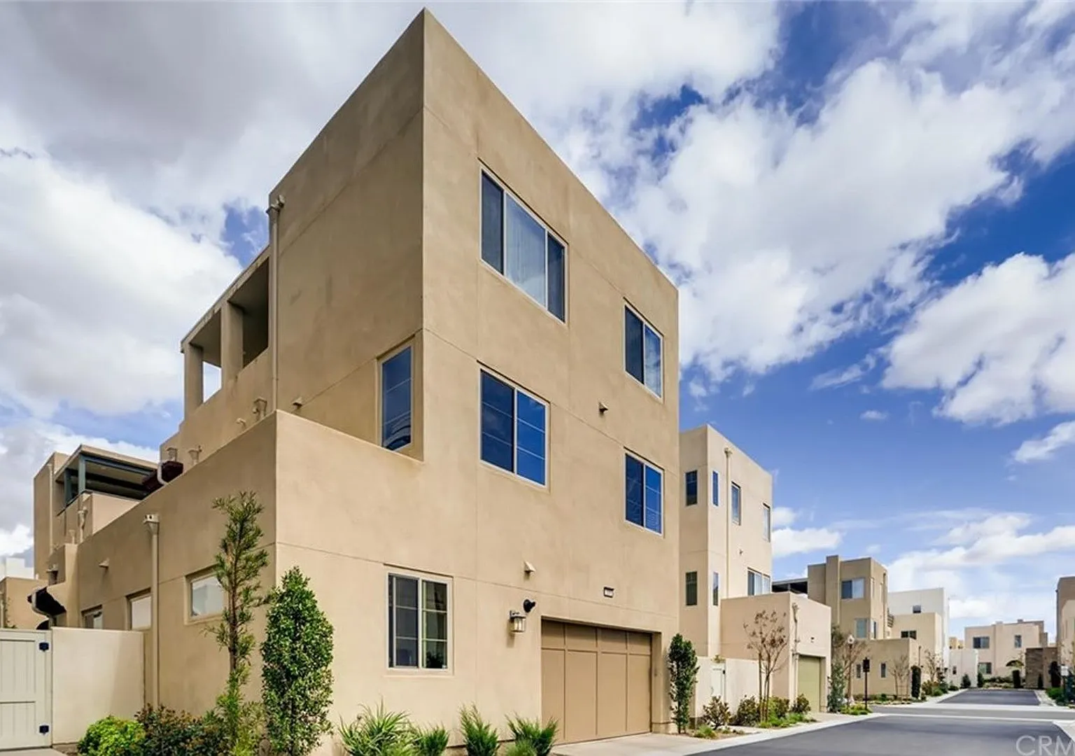 Stunning Tri Level Home in Great Park Community — Photo 3