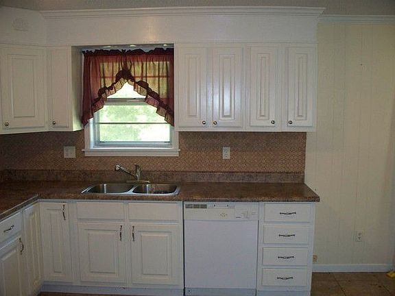 3rd image of 119 Country Hill Dr