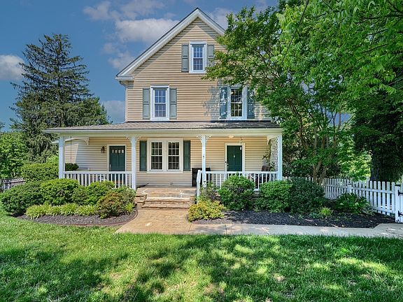5th image of 1694 Woodstock Rd