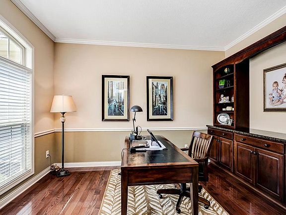 4th image of 1583 Somerford Dr