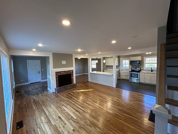 Living Room looking into dinning room