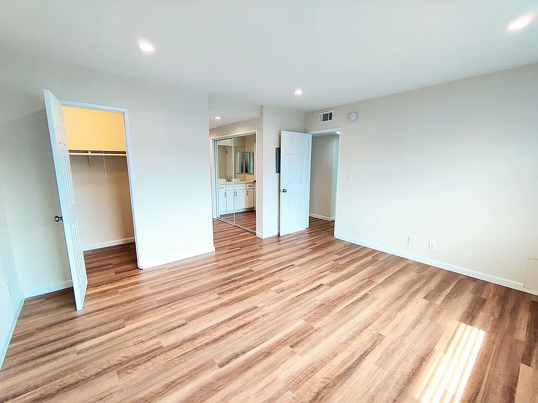 4617 Willis — Photo 32