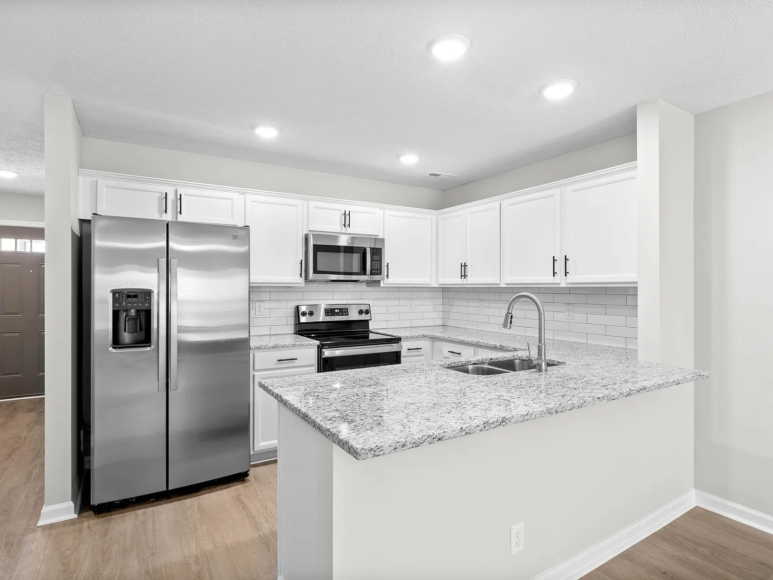 2 bed, 2.5 bath, 1300 sqft, $1,300 — Photo 3