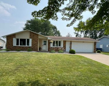 1483 Commanche Ave, Green Bay, WI, 54313