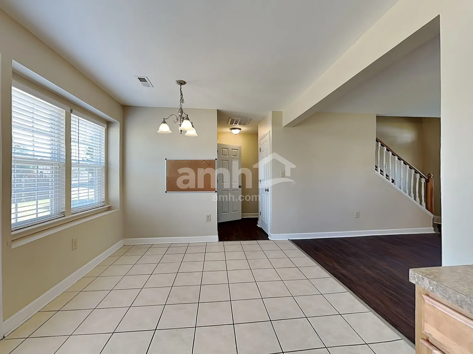 4 bed, 2.5 bath, 1604 sqft, $2,000 — Photo 4