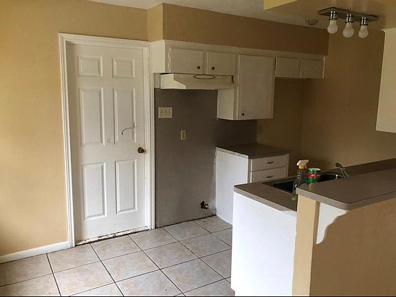 3rd image of 305 Martin Luther King Dr