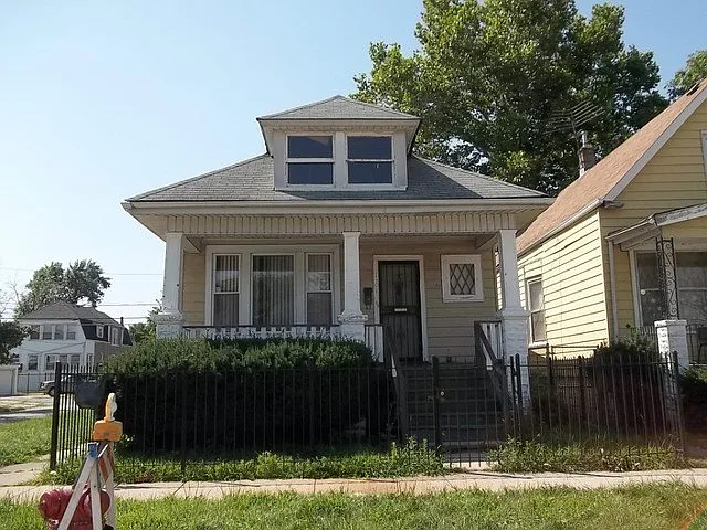 1501 W 72nd St photo 1