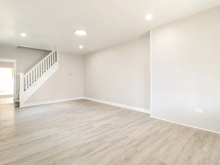 927916_020_living_room_13376037.jpg